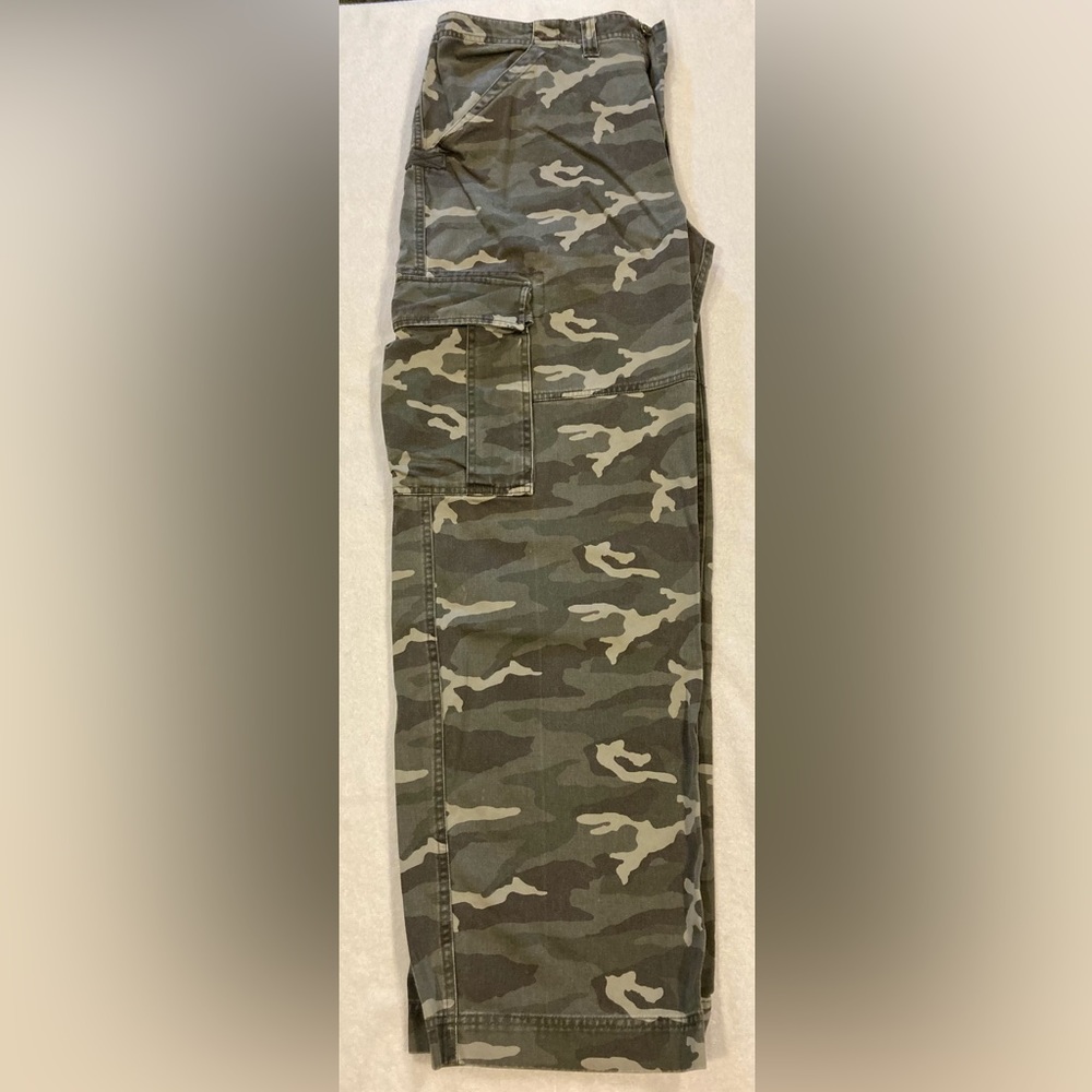 New size 36/32 Harley Davidson Camo Pant.